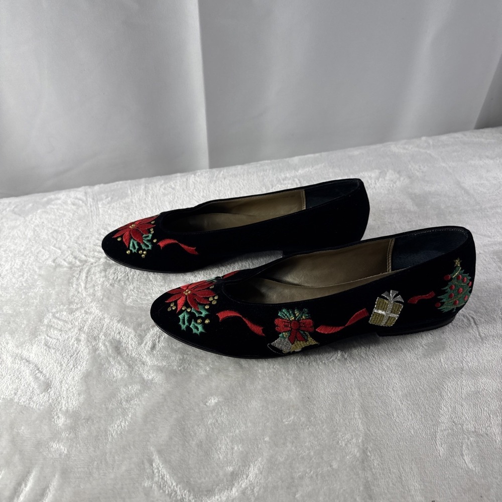 Vintage Talbots Black Velvet Balket Slippers W/ Red , Green Poinsettia Embroider - Picture 5 of 7